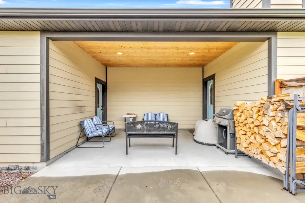 304 Farmall Lane Manhattan MT 59741