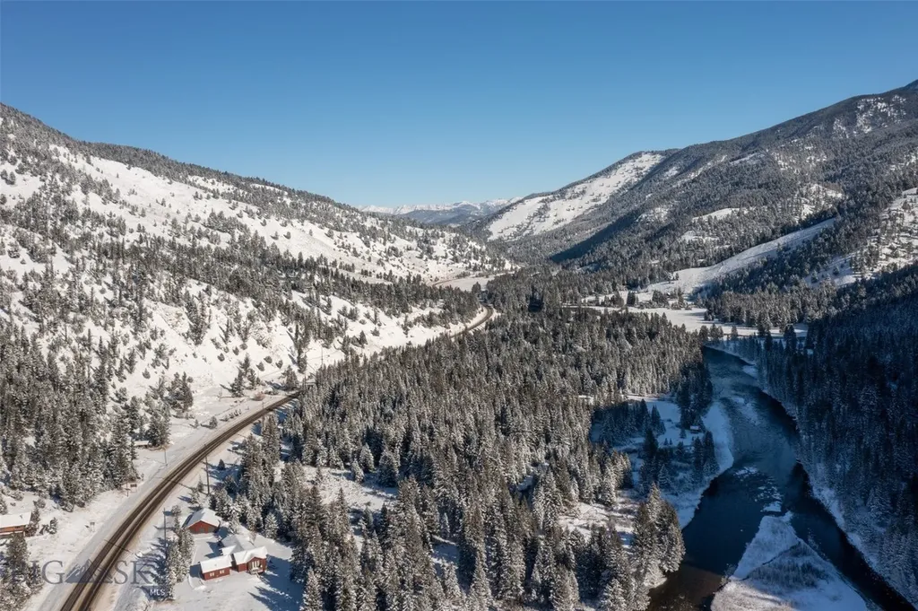 48295 Gallatin Road Gallatin Gateway MT 59730