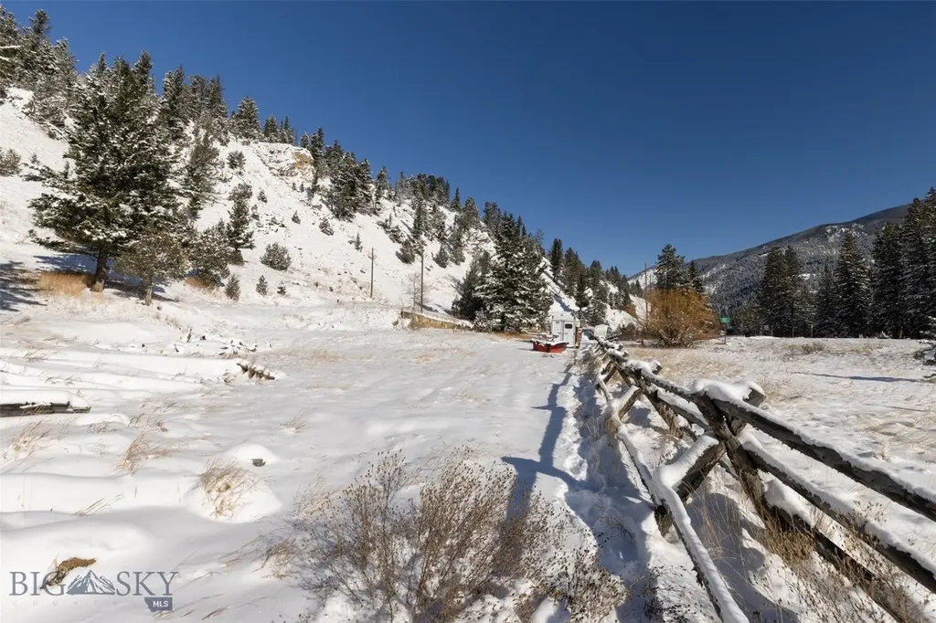 48295 Gallatin Road Gallatin Gateway MT 59730