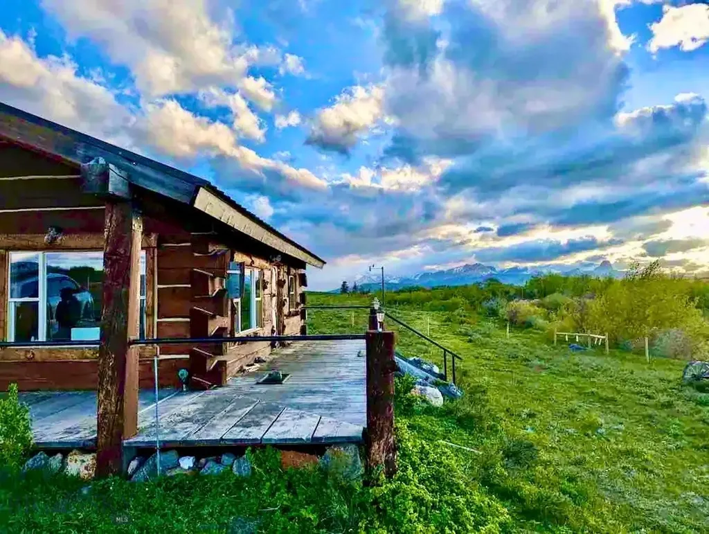36 S Shore Road Babb MT 59411