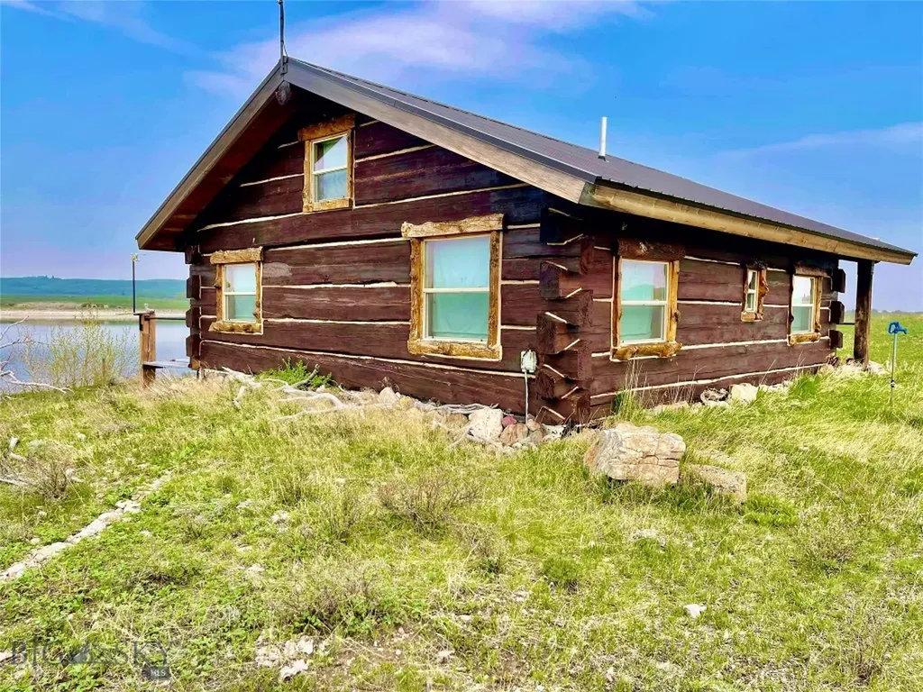 36 S Shore Road Babb MT 59411