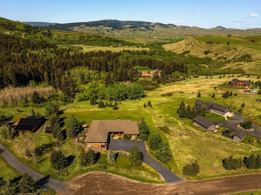 303 S Big Elk Meadow Road Gallatin Gateway MT 59730