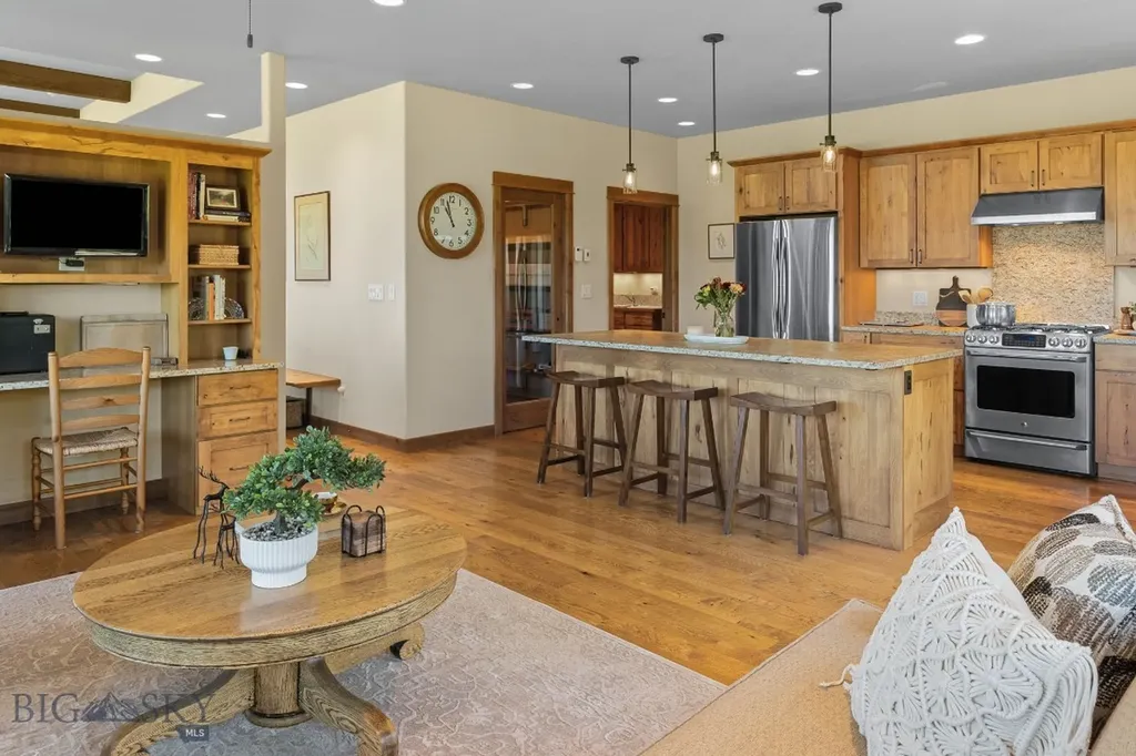 303 S Big Elk Meadow Road Gallatin Gateway MT 59730