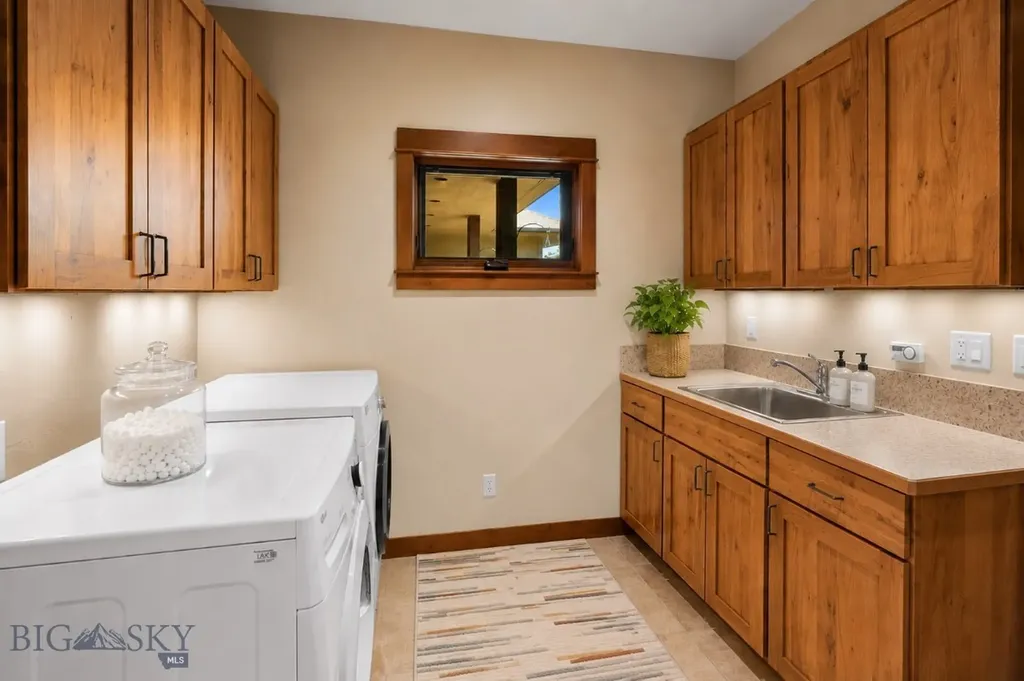303 S Big Elk Meadow Road Gallatin Gateway MT 59730