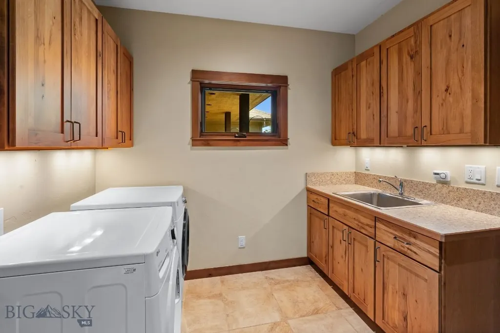 303 S Big Elk Meadow Road Gallatin Gateway MT 59730