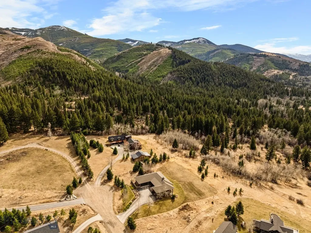 303 S Big Elk Meadow Road Gallatin Gateway MT 59730
