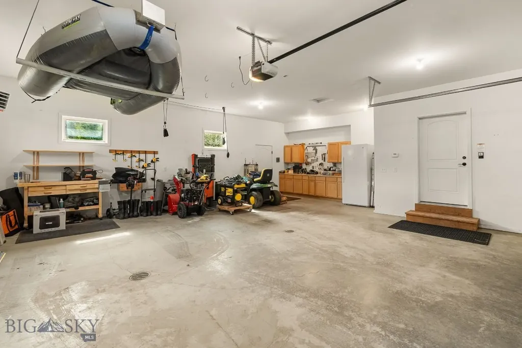 303 S Big Elk Meadow Road Gallatin Gateway MT 59730