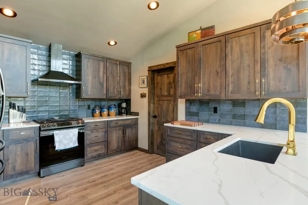 407 Short Street Clyde Park MT 59018