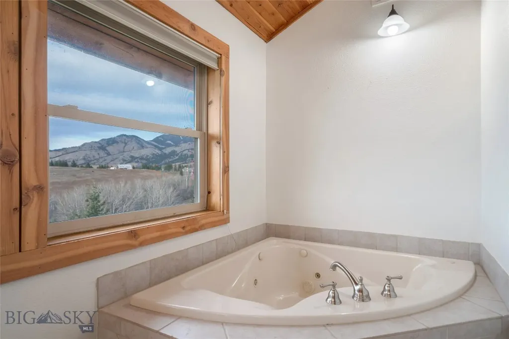 8407 Little Gully Run Bozeman MT 59715