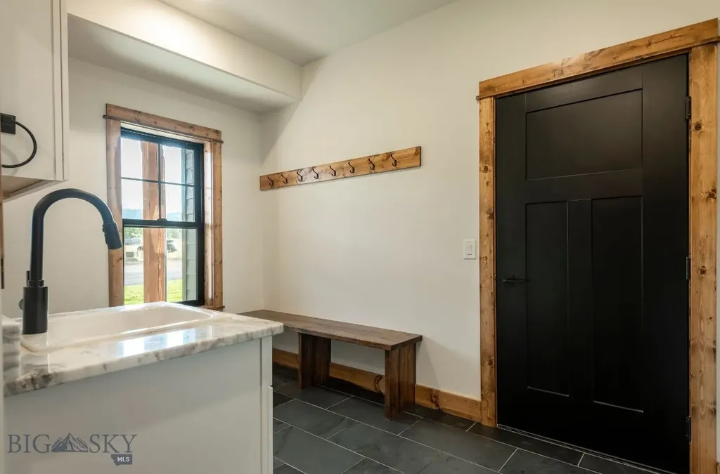 21 Mansfield Loop Clancy MT 59634