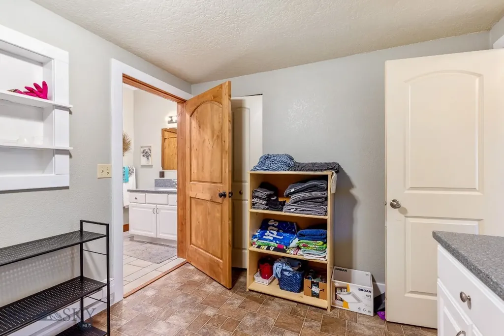 25 Duncan District Road Sheridan MT 59749
