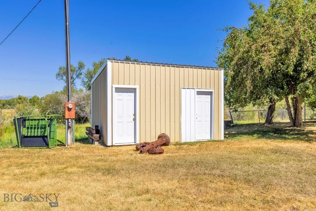 25 Duncan District Road Sheridan MT 59749