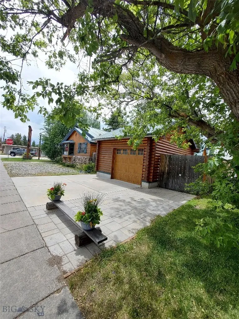 601 Highway Avenue West Yellowstone MT 59758