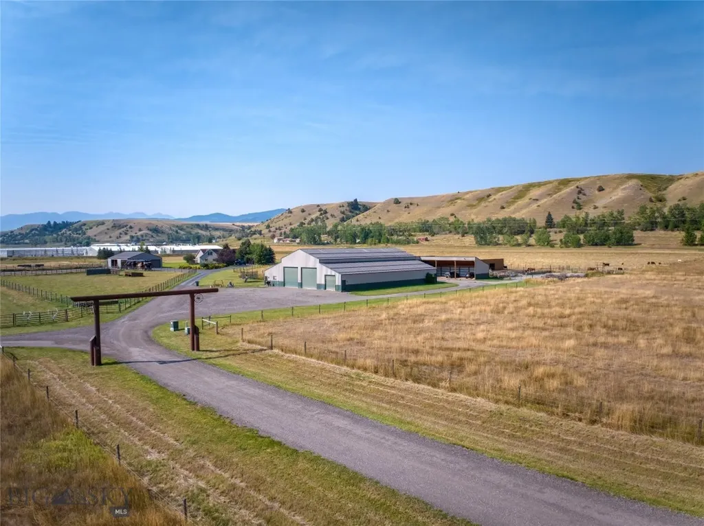179 Black Dog Road Gallatin Gateway MT 59730