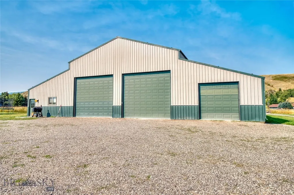 179 Black Dog Road Gallatin Gateway MT 59730