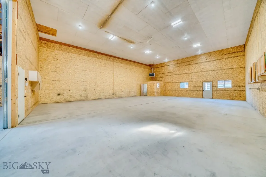 179 Black Dog Road Gallatin Gateway MT 59730