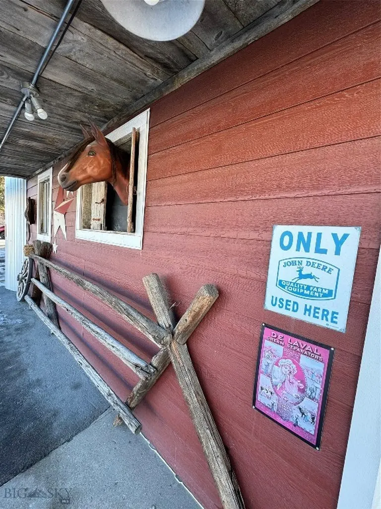 2702 Walnut Butte MT 59701