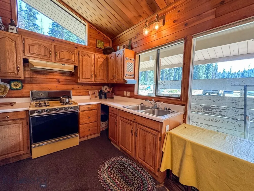 7379 Hahn Creek Road Elliston MT 59728