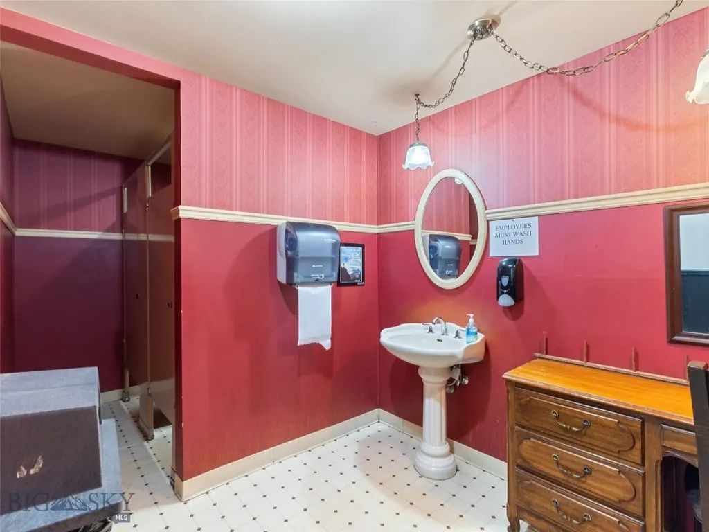 122 N Main Street Livingston MT 59047