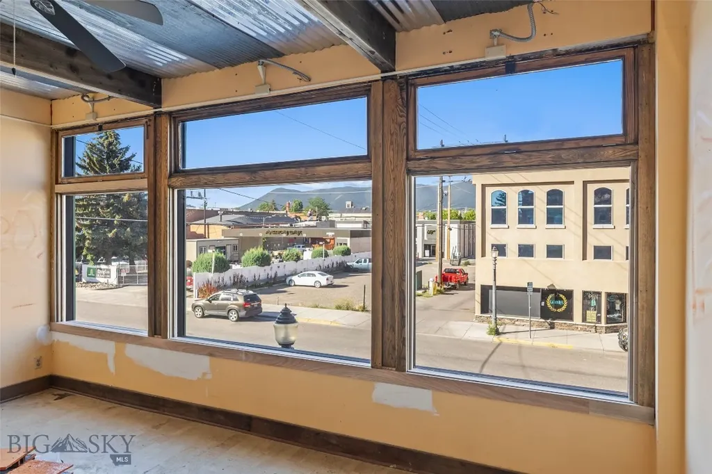 122 N Main Street Livingston MT 59047