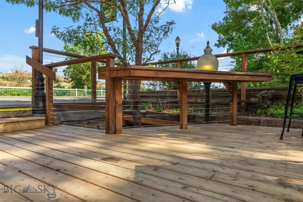 122 N Main Street Livingston MT 59047