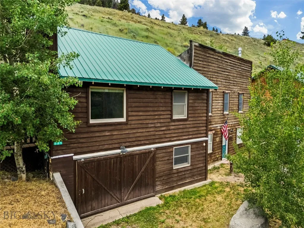 537 Jardine Road Jardine MT 59030