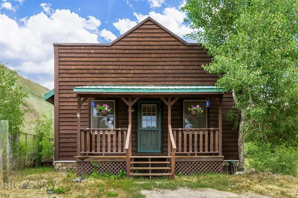 537 Jardine Road Jardine MT 59030