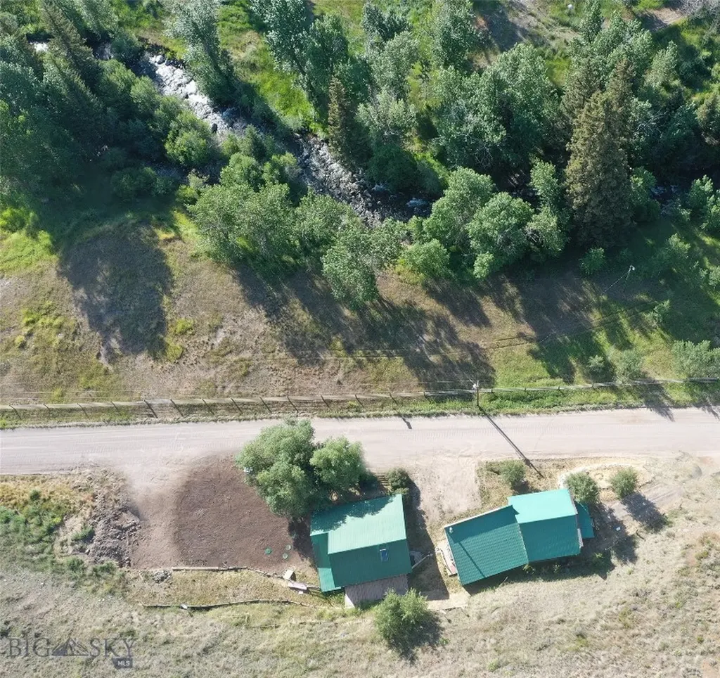 537 Jardine Road Jardine MT 59030