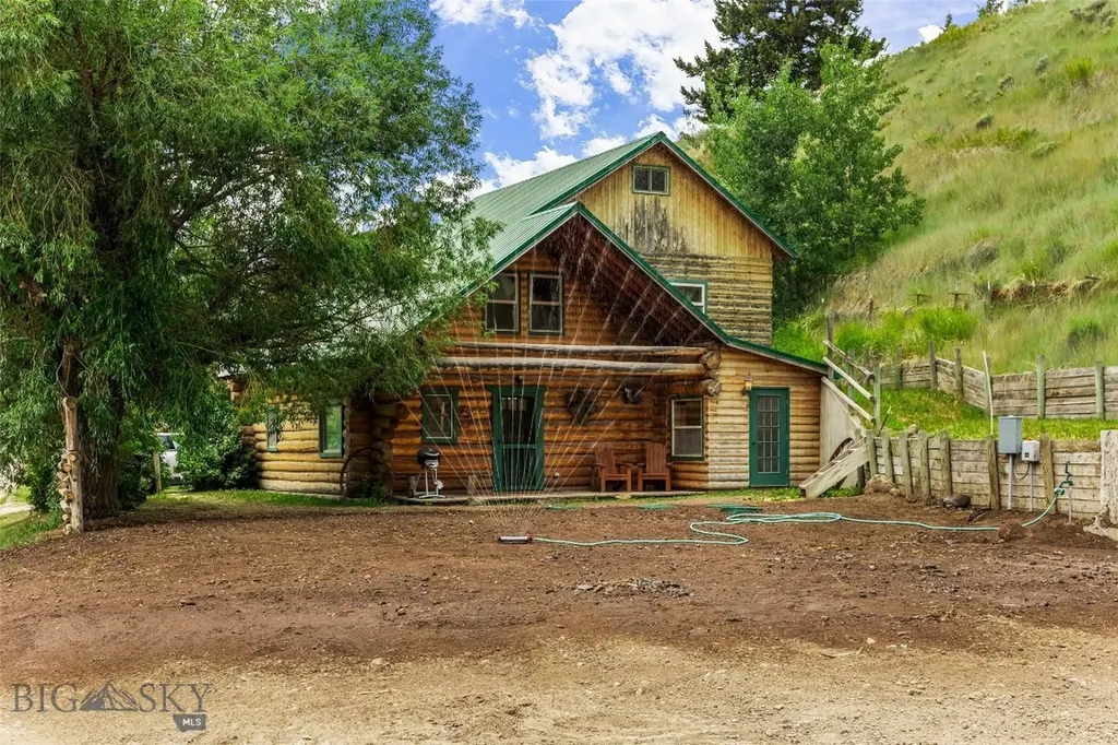 537 Jardine Road Jardine MT 59030