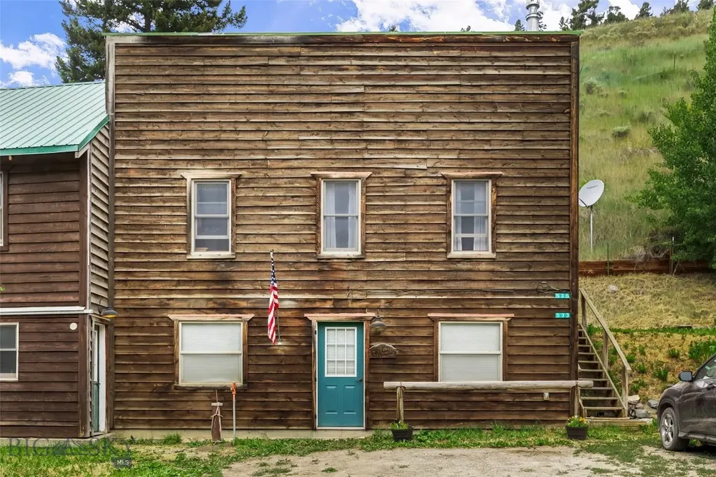 537 Jardine Road Jardine MT 59030