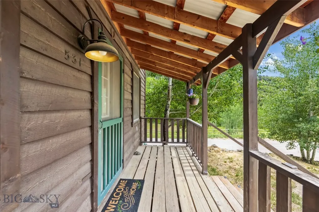 537 Jardine Road Jardine MT 59030