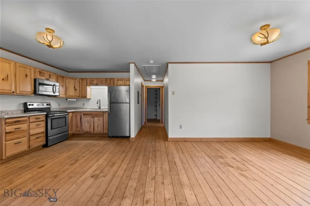 537 Jardine Road Jardine MT 59030