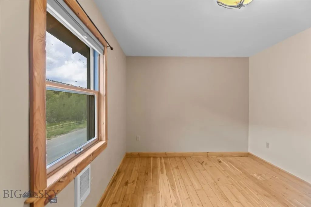 537 Jardine Road Jardine MT 59030