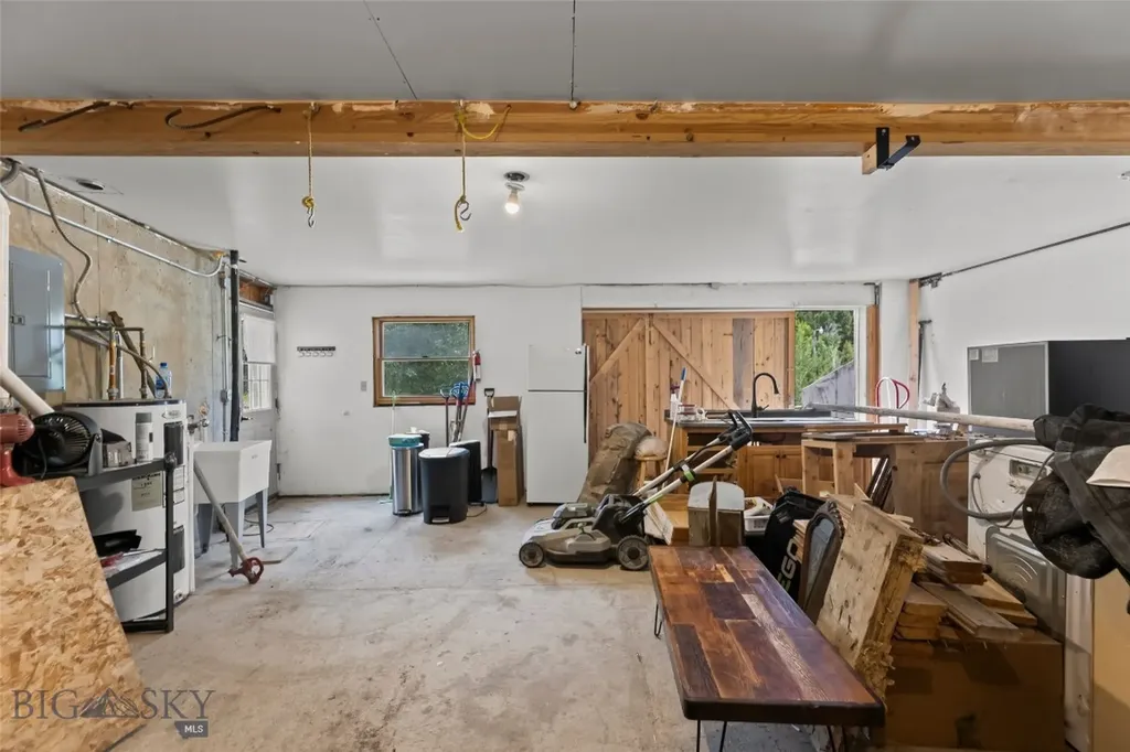 537 Jardine Road Jardine MT 59030