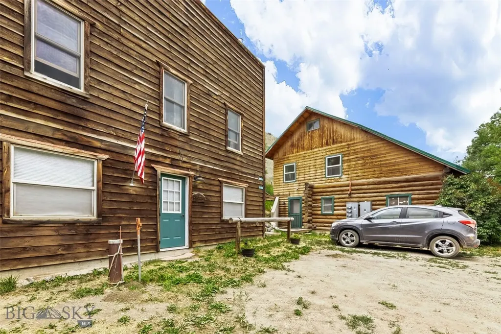 537 Jardine Road Jardine MT 59030