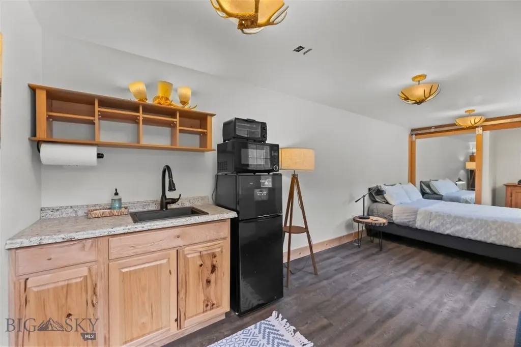 537 Jardine Road Jardine MT 59030