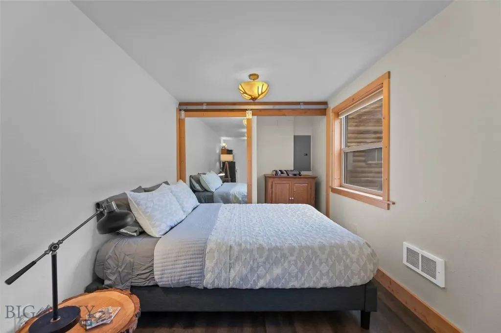 537 Jardine Road Jardine MT 59030