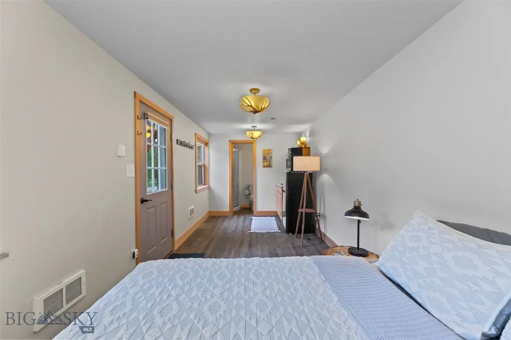 537 Jardine Road Jardine MT 59030