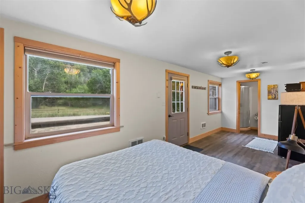 537 Jardine Road Jardine MT 59030