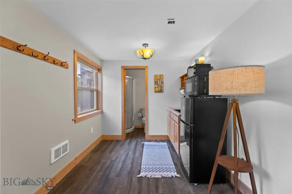 537 Jardine Road Jardine MT 59030