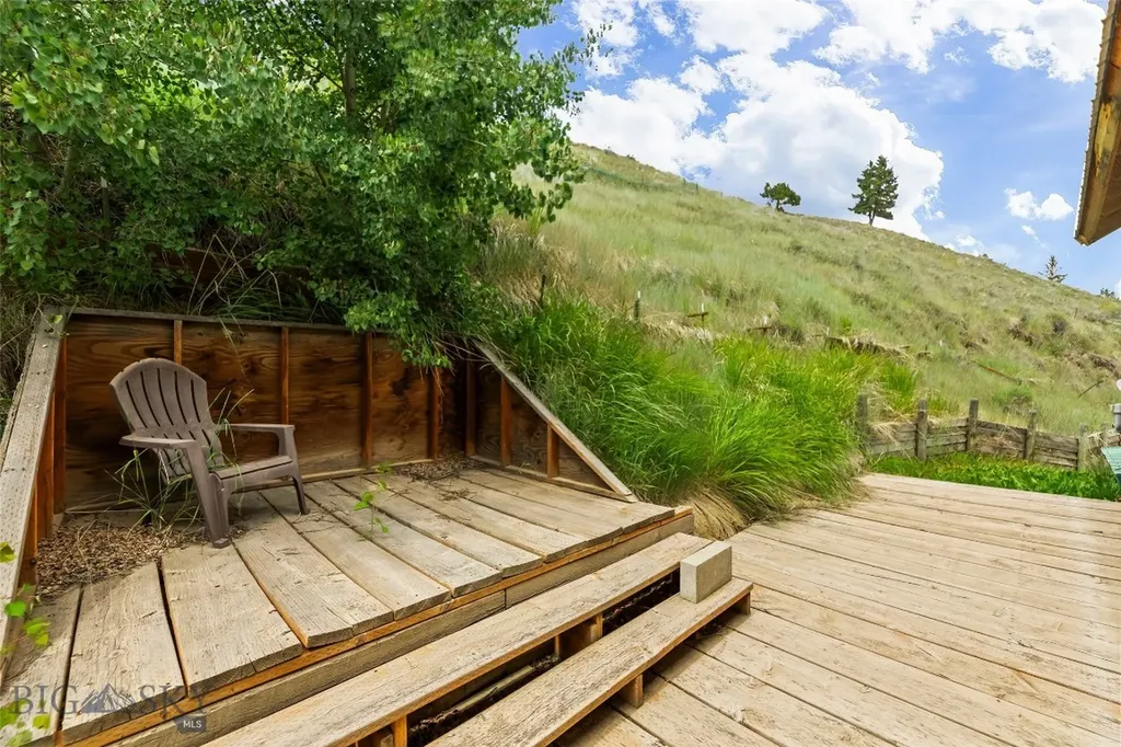 537 Jardine Road Jardine MT 59030
