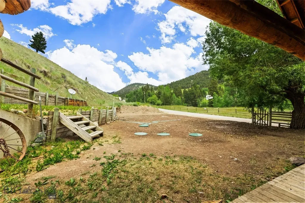 537 Jardine Road Jardine MT 59030