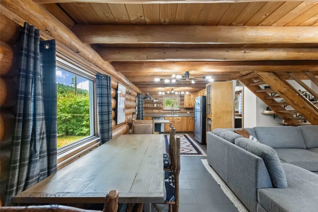537 Jardine Road Jardine MT 59030
