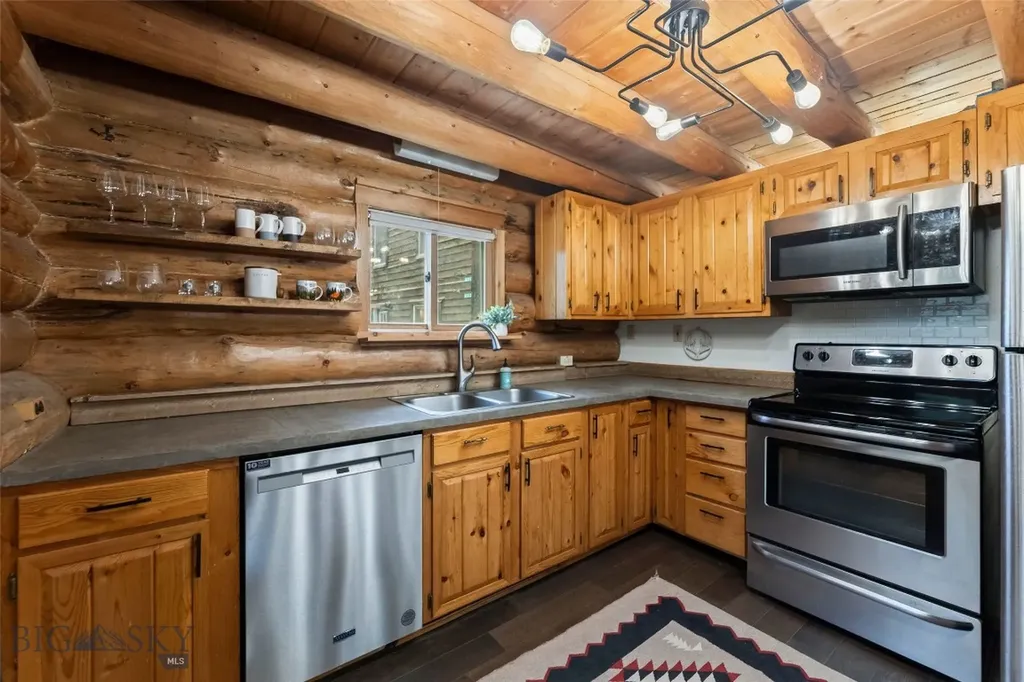 537 Jardine Road Jardine MT 59030