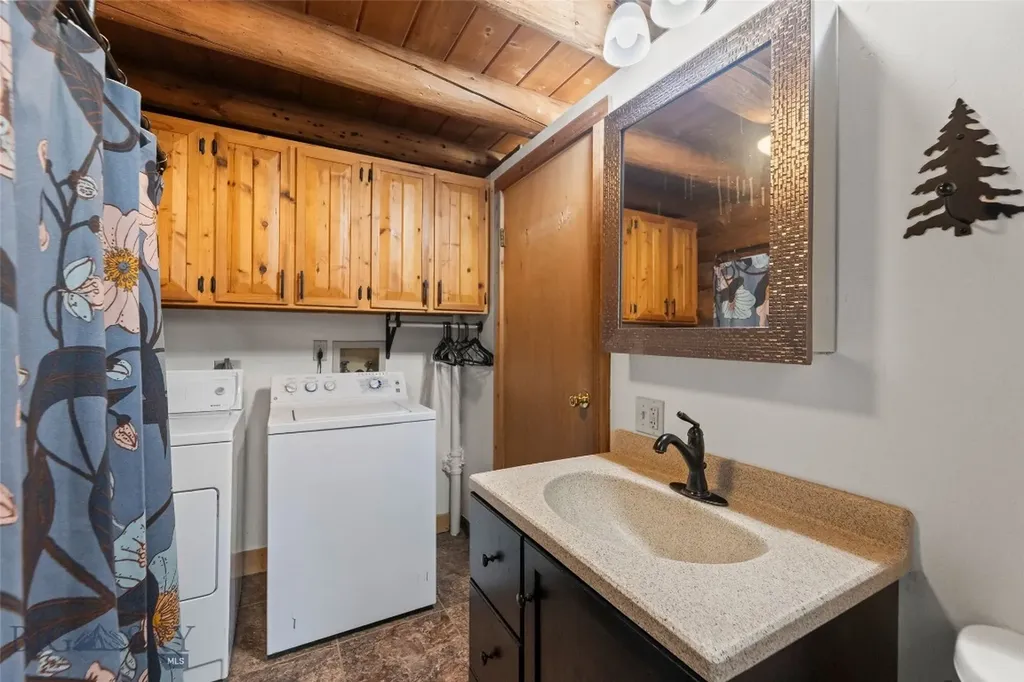 537 Jardine Road Jardine MT 59030