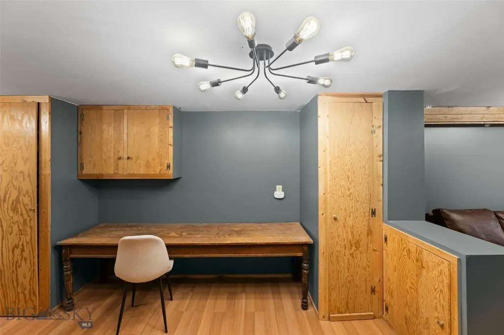 537 Jardine Road Jardine MT 59030