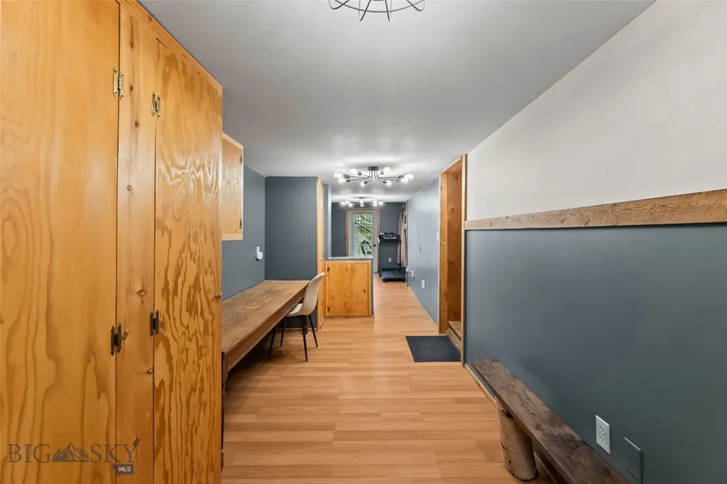 537 Jardine Road Jardine MT 59030