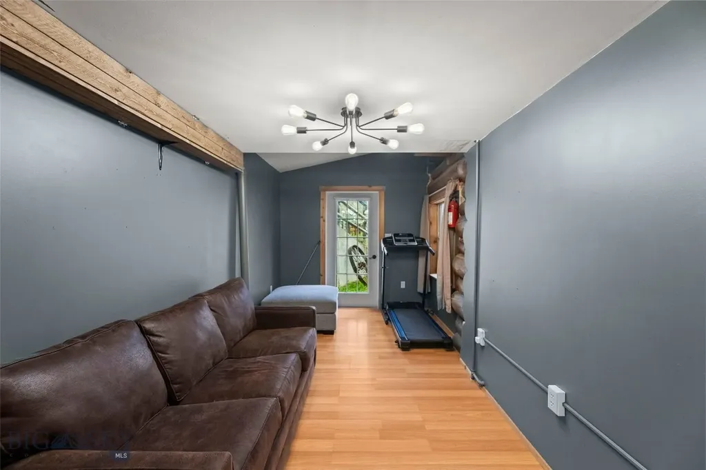 537 Jardine Road Jardine MT 59030