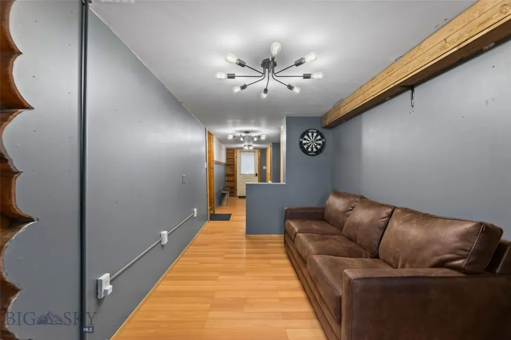 537 Jardine Road Jardine MT 59030