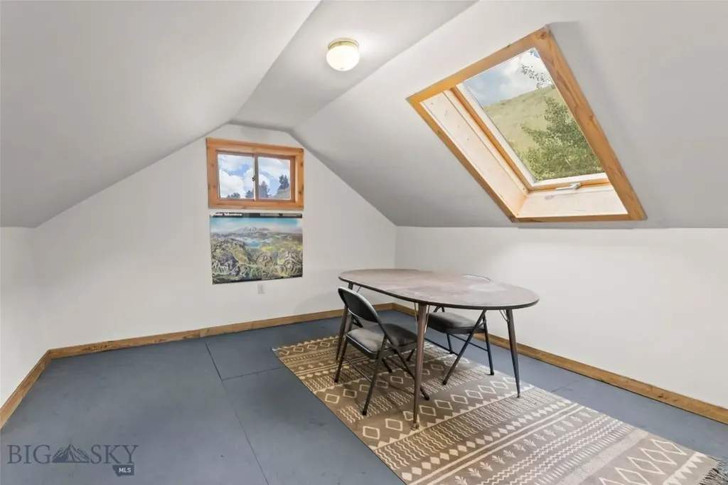 537 Jardine Road Jardine MT 59030